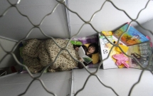 ngop tho trong nhung can phong sieu nho chi co dien tich 2m2 tai cac thanh pho noi tieng dat do o trung quoc