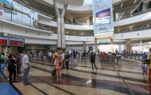 gia lam canh sat bang dang cuop hon 30 ty dong trong container tien tai san bay nam phi