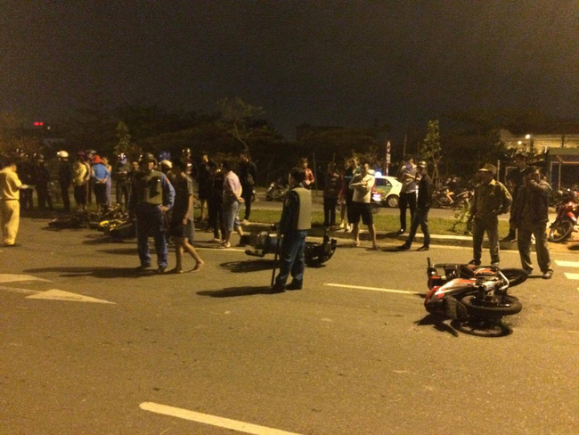 da nang va cham lien hoan giua 8 xe may it nhat 5 nguoi bi thuong