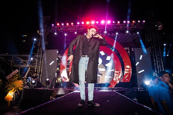 son tung mac kin nhu bung giua thoi tiet nong nuc