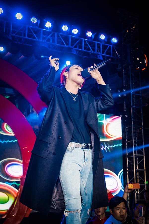 son tung mac kin nhu bung giua thoi tiet nong nuc