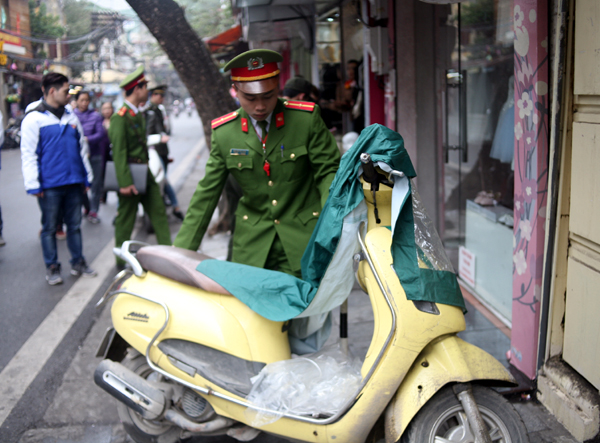 ha noi ra quan dep lan chiem via he lay lai loi di bo thoang dang