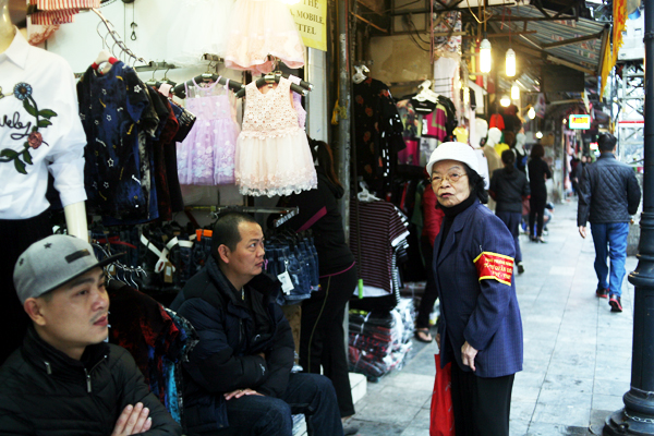 ha noi ra quan dep lan chiem via he lay lai loi di bo thoang dang
