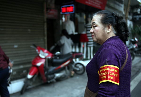 ha noi ra quan dep lan chiem via he lay lai loi di bo thoang dang