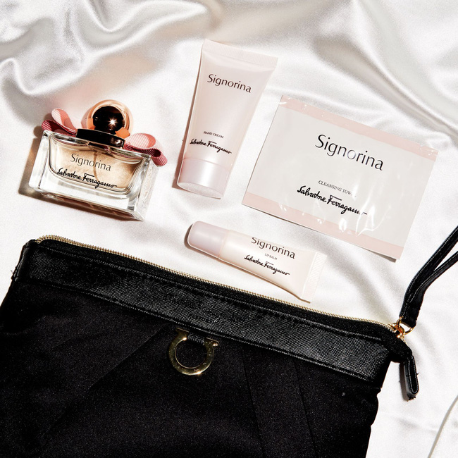 co gi ben trong tui qua tang tu khoang may bay hang nhat vong quanh the gioi