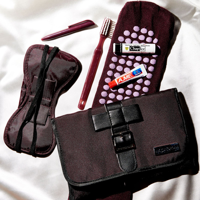 co gi ben trong tui qua tang tu khoang may bay hang nhat vong quanh the gioi