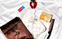 co gi ben trong tui qua tang tu khoang may bay hang nhat vong quanh the gioi