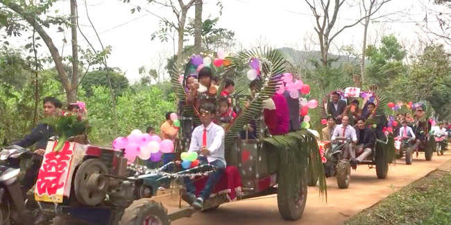 man ruoc dau bang 5 xe cong nong cua cap doi lech nhau 10 tuoi o thanh hoa