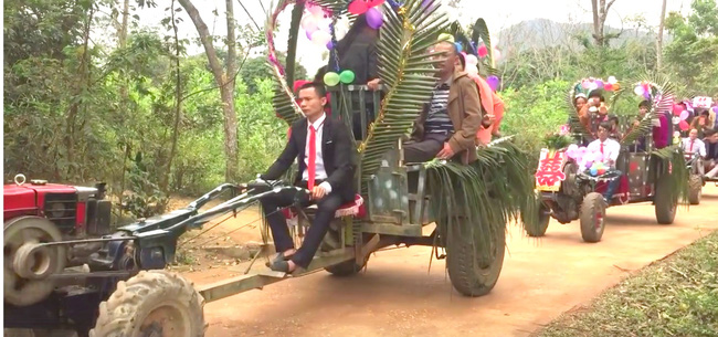 man ruoc dau bang 5 xe cong nong cua cap doi lech nhau 10 tuoi o thanh hoa