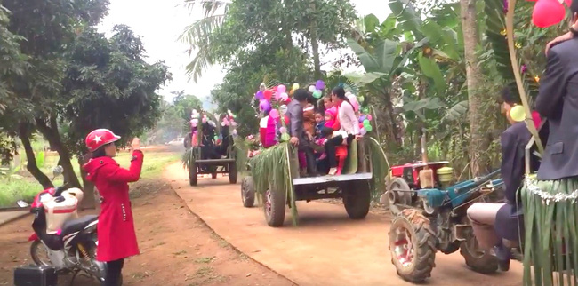 man ruoc dau bang 5 xe cong nong cua cap doi lech nhau 10 tuoi o thanh hoa