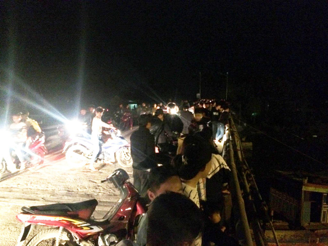nghe an huy dong hang chuc nguoi tim kiem nguoi phu nu nhay cau trong dem