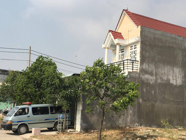 binh duong be trai 10 tuoi hoang loan keu cuu khi thay bo treo co me chet trong phong ngu