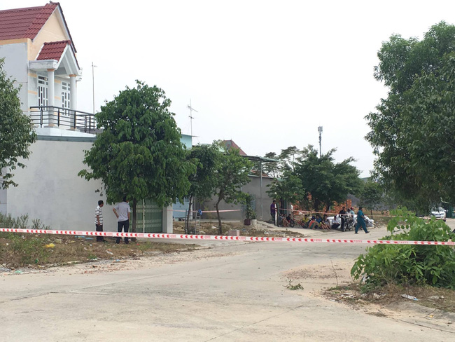binh duong be trai 10 tuoi hoang loan keu cuu khi thay bo treo co me chet trong phong ngu