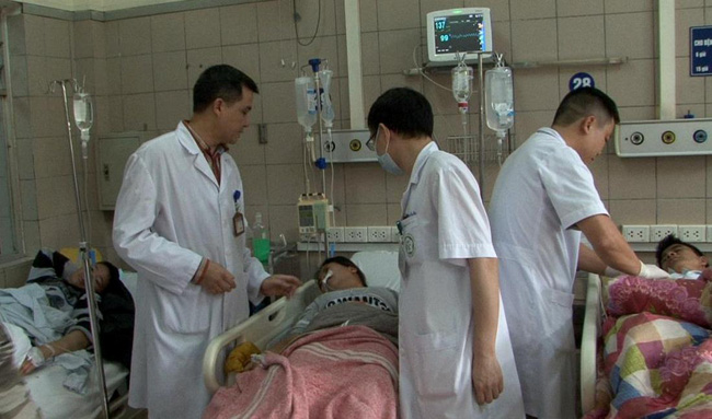 khoi to vu an khien 12 sinh vien nhap vien vi ngo doc ruou sau cuoc nhau tu trua den dem ngay 83