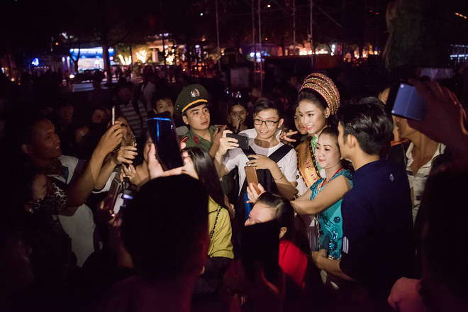 my nhan hoc gioi nhat hoa hau viet nam 2016 bi bao vay tai su kien