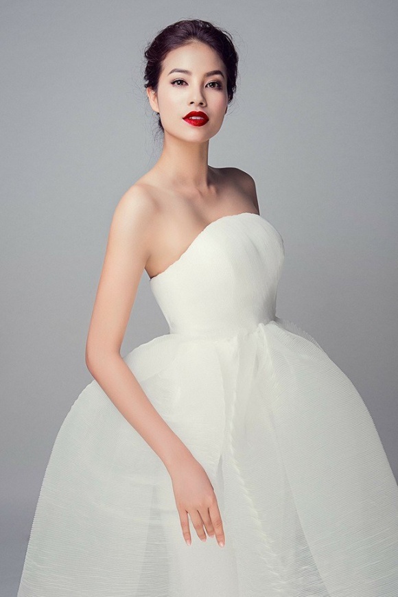 tuyen bo gay soc cua pham huong ve hoa khoi du lich su ao tuong hay long do ki trong showbiz