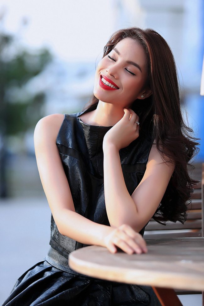 tuyen bo gay soc cua pham huong ve hoa khoi du lich su ao tuong hay long do ki trong showbiz