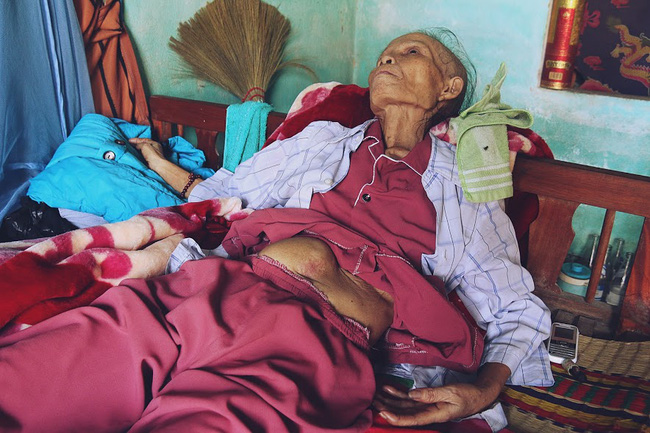chanh long canh me gia 83 tuoi lam lui ban rau nuoi 2 nguoi con benh tat o quang nam
