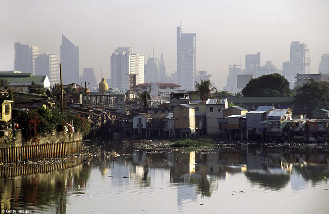 chum anh dinh thu long lay va khu o chuot toi tan chi cach nhau mot buc tuong mong manh