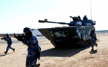 trung quoc tang cuong binh luc cho hai quan danh bo tai bien dong