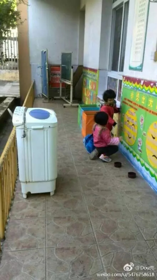 het co be vo dien den con ca khac biet dan mang lai duoc phen cuoi ra nuoc mat voi cuc thit cua cau be nay