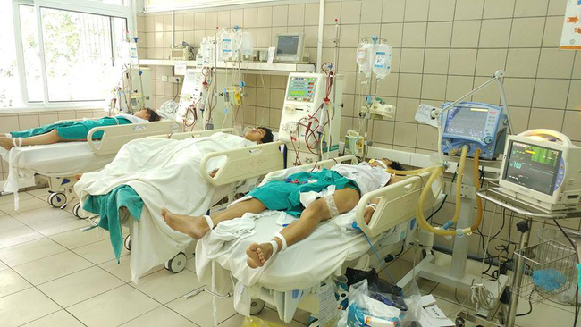 ha noi mot nguoi dan ong o pho vong tu vong do ngo doc ruou methanol