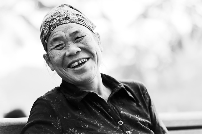 gap lai ba lao tay khong bat nhom nu tam tac tren ho hoan kiem tung gay sot mxh