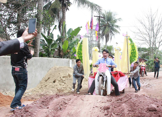 khong can xe sang chu re da ruoc nang ve dinh tren chiec xe keo lua tu che nay day