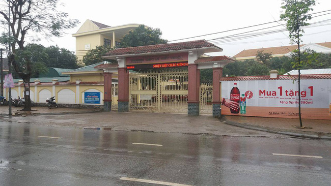 nghe an dinh chi nhiem vu coi thi doi voi co giao muon bai cho hoc sinh khac chep