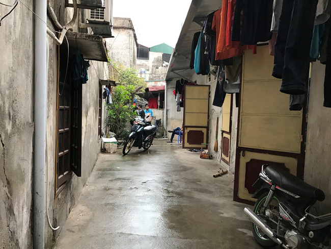 hang xom chung kien co gai bi duoi ve tan phong tro co van xin nhung ban trai van xuong tay sat hai