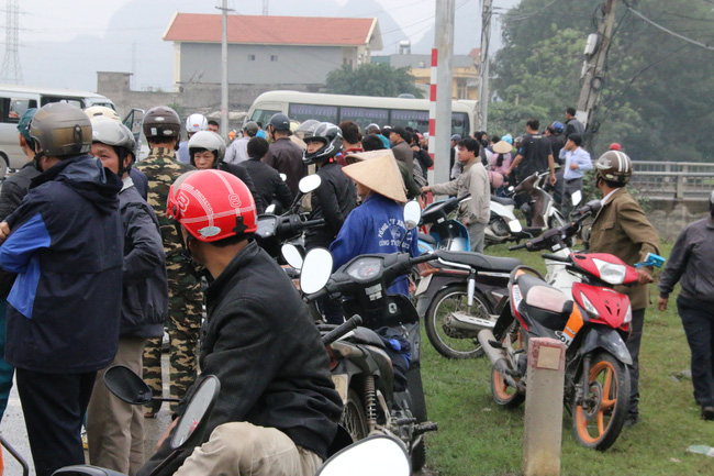 chum anh hien truong vu xe don dau dam vao xe tai khien 3 nguoi thiet mang 16 nguoi khac bi thuong