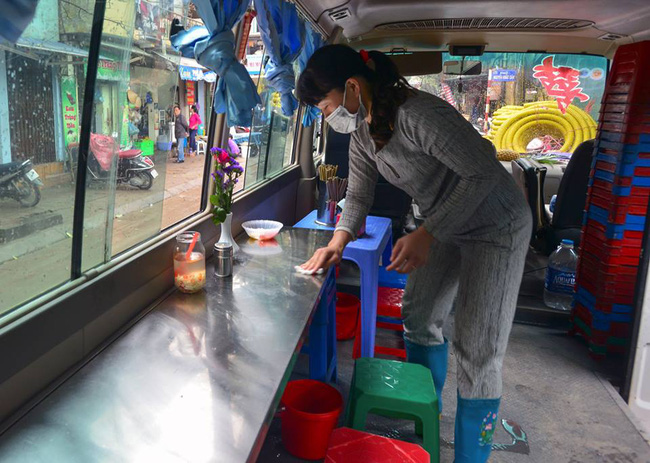 xuat hien quan an phuc vu ngay tren o to 29 cho sau chien dich doi lai via he o ha noi