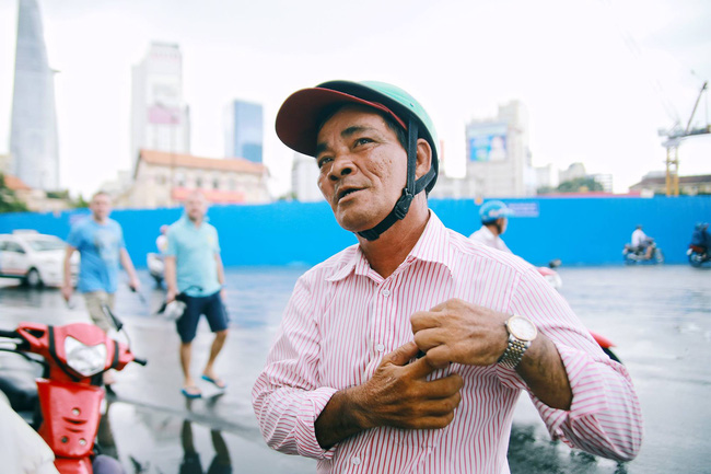 gap lai chu xe om noi tieng anh nhu gio sieu de thuong o cho ben thanh