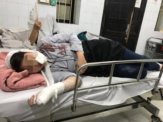 ha noi nu sinh lo p 10 ba ng hoa ng ke la i phu t bi nho m thanh nien vay danh chay mau dau