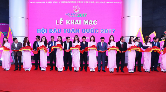 bao chi viet nam dong hanh cung dat nuoc doi moi