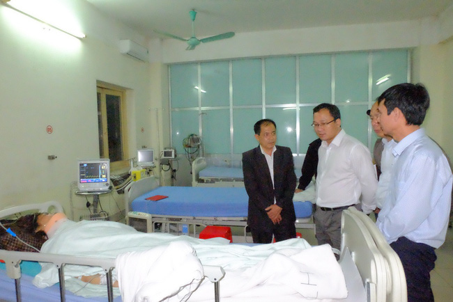 vu xe don dau dam vao xe tai 12 nguoi xuat vien 4 nguoi da qua con nguy kich