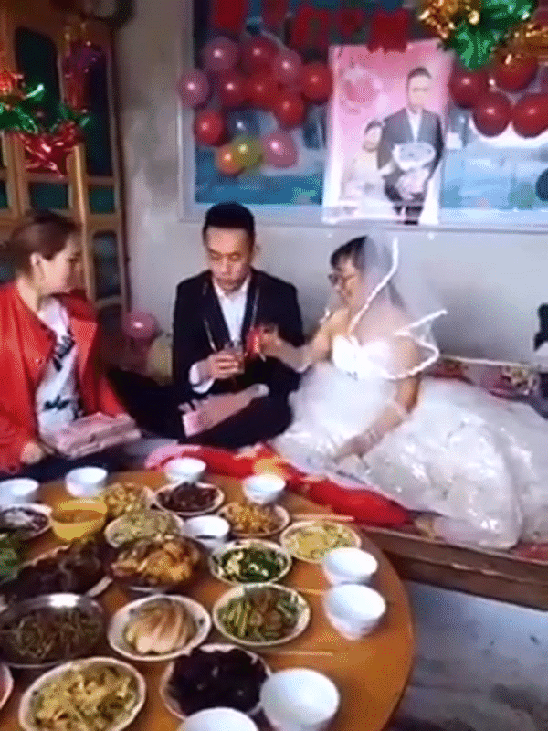 dam cuoi sac mui dao mo co dau gia quang ca khay tien hong du do chu re tre