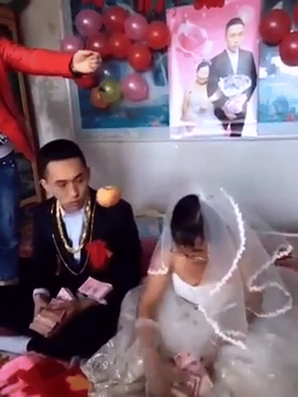 dam cuoi sac mui dao mo co dau gia quang ca khay tien hong du do chu re tre