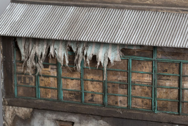 xem ben ngoai thi tuong chi la mo hinh nha binh thuong nhin qua o cua so ti hon moi thay tac gia khong phai nguoi pham