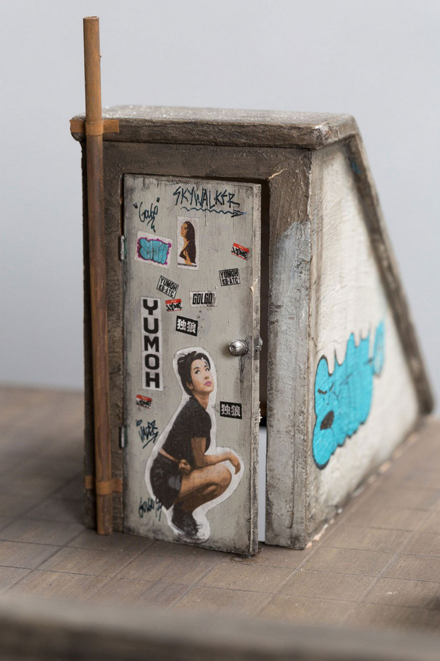 xem ben ngoai thi tuong chi la mo hinh nha binh thuong nhin qua o cua so ti hon moi thay tac gia khong phai nguoi pham