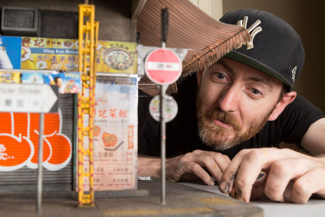 xem ben ngoai thi tuong chi la mo hinh nha binh thuong nhin qua o cua so ti hon moi thay tac gia khong phai nguoi pham