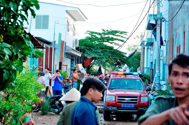 no lon trong co so san xuat bong den o sai gon 4 nguoi bi thuong