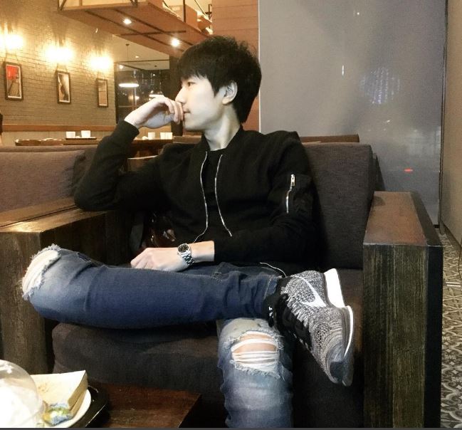 lo dien dung nhan my nam goc nghieng gay sot mang xa hoi thoi gian qua