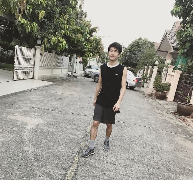 lo dien dung nhan my nam goc nghieng gay sot mang xa hoi thoi gian qua