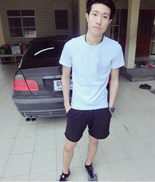 lo dien dung nhan my nam goc nghieng gay sot mang xa hoi thoi gian qua