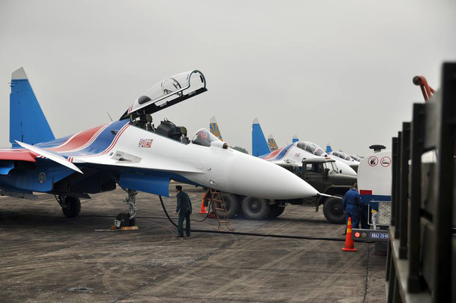 tiem kich su 30sm dung manh ha canh tai san bay noi bai