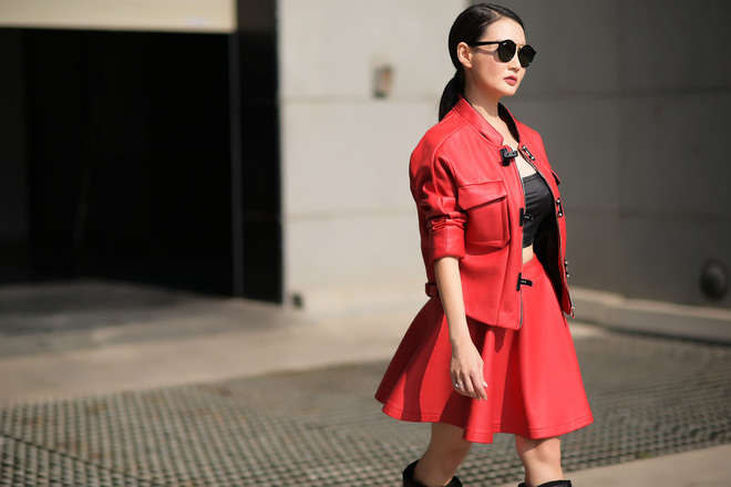 hoa hau quy ba suong dang tu tin dien vay ngan goi cam du da u50