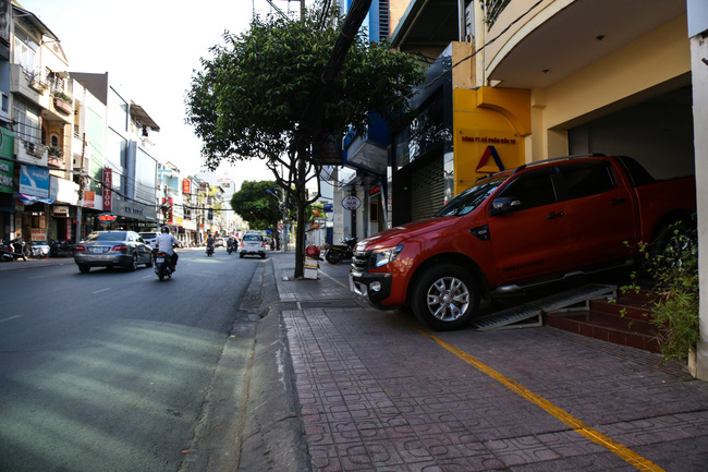 via he sai gon sau khi duoc phan chia bang vach ke nguoi di bo thoai mai dan buon ban hai long