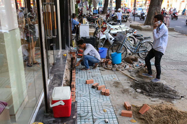 via he sai gon sau khi duoc phan chia bang vach ke nguoi di bo thoai mai dan buon ban hai long