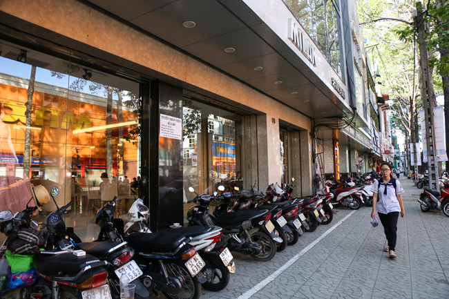 via he sai gon sau khi duoc phan chia bang vach ke nguoi di bo thoai mai dan buon ban hai long